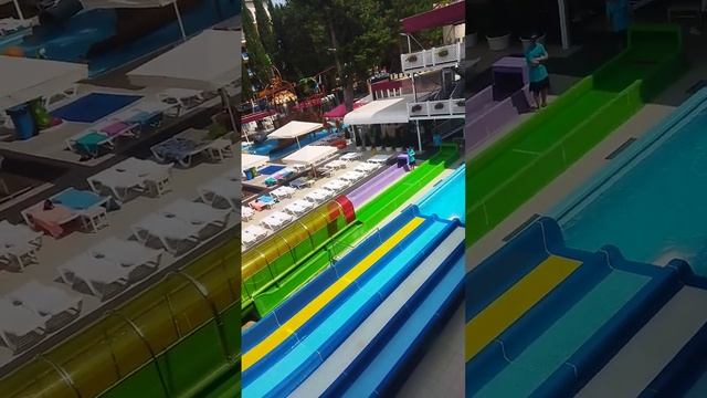 #позитив #сочи2023 Лазаревский р-н#аквапарк #лето2023 #веселаясемейка #дружнаясемейка смотреть онлайн