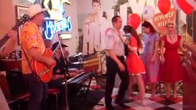 вечеринка в Беверли Хилз динер смотреть онлайн