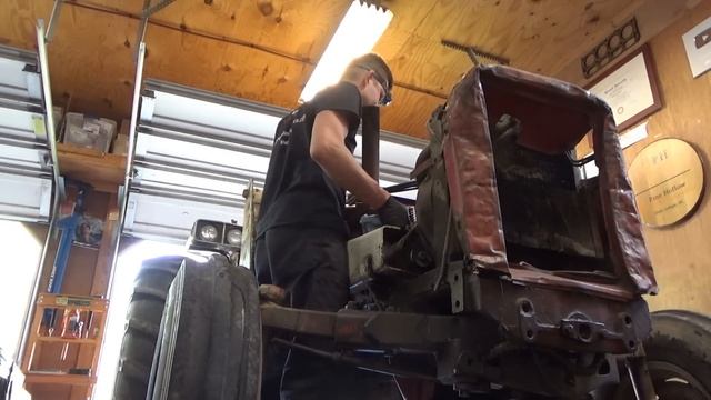 International Tractor Runs ROUGH... (Part 1: Diag & Teardown) смотреть онлайн