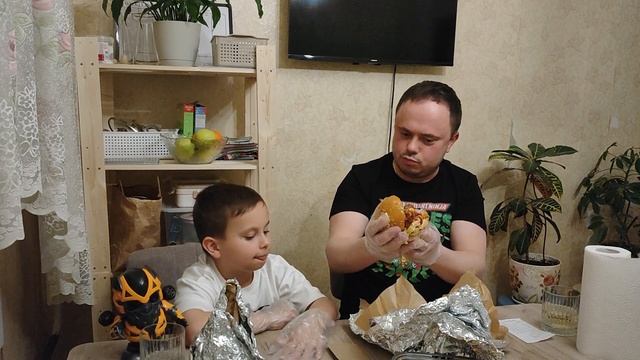 Краснодарский парень, бургерная, 18 ресторанов, фаст фуд, пробуем, едим смотреть онлайн