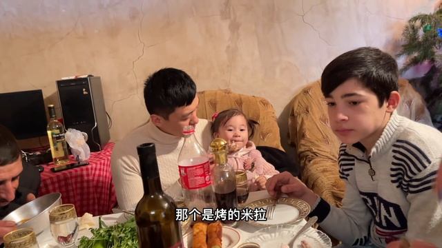 亞美尼亞大舅哥，鍛煉中國妹夫的酒量，看看中國妹夫最後會怎麼？ смотреть онлайн