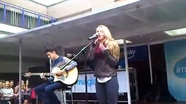 Stockport7thApril2012-Vicky Nolan-Grenade. смотреть онлайн