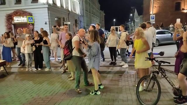 3 октября 2022 г..Вельветовые Медведи “ Velvet Bears “у летней веранды литературного кафе «Безухов» смотреть онлайн