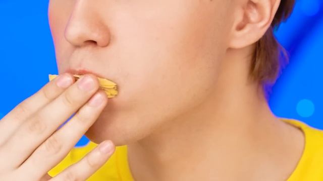 Большая, Средняя или Маленькая Тарелка Челлендж | Удивительные Кулинарные Лайфхаки Multi DO Smile смотреть онлайн