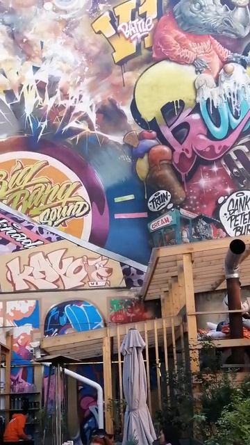 Питер, уличное кафе, место отдыха с друзьями. смотреть онлайн