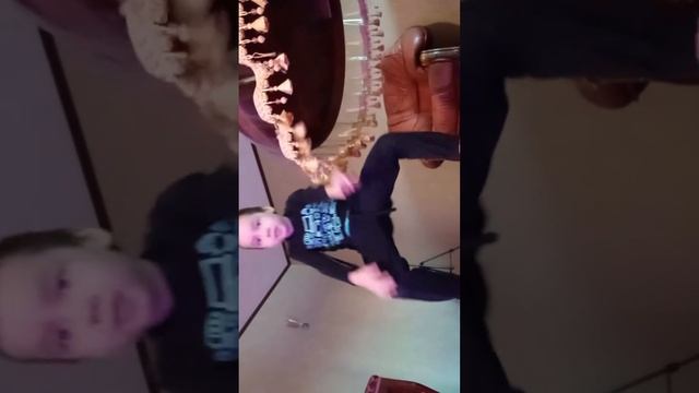 3 ПЕСНИ ГОЛОВЫ НА ЗАВТРАК ТЫ НИ МОГ МА Я СМОГ КОЖАНЫХ ШТАНАХ смотреть онлайн