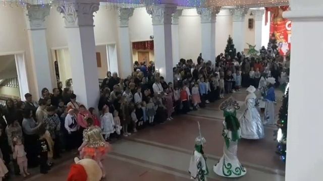 Новогодние хороводы 2024 во Дворце культуры. смотреть онлайн