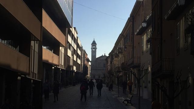 Ранее утро. Гостиница возле Милана... смотреть онлайн