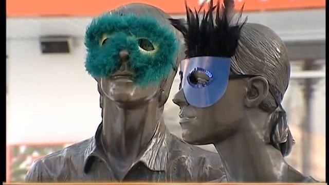 Памятники в масках смотреть онлайн