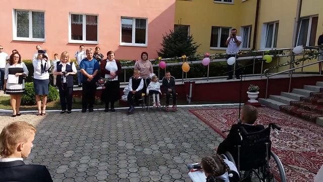 Торжественная линейка в Ивенецком доме интернате смотреть онлайн