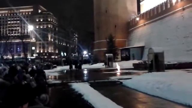 Смена почетного караула у Магилы неизвестного солдата смотреть онлайн