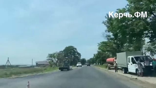 В Октябрьском асфальтируют автобусные карманы смотреть онлайн