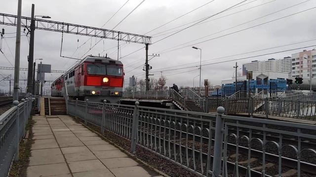 Супер приветливая сплотка тепловозов ТЭП70-0262/0270 на станции ШУШАРЫ смотреть онлайн