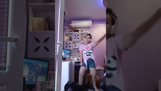 Реагирам на новата песен на Криско смотреть онлайн