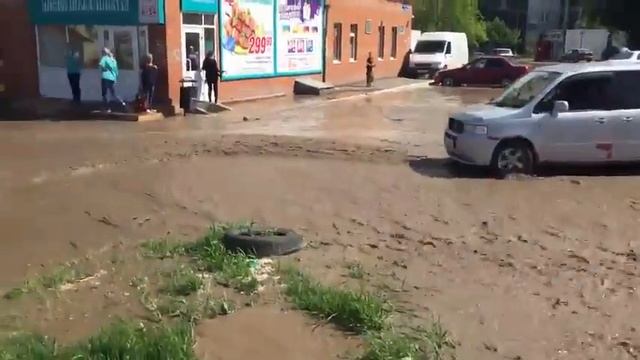 Порыв трубы в Советском районе, Красноярск 07.06.16 смотреть онлайн