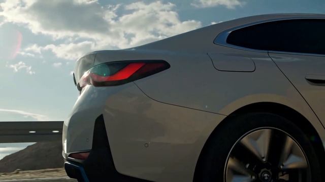 2022 BMW i4 (Electric 4 Series) eDrive40 смотреть онлайн