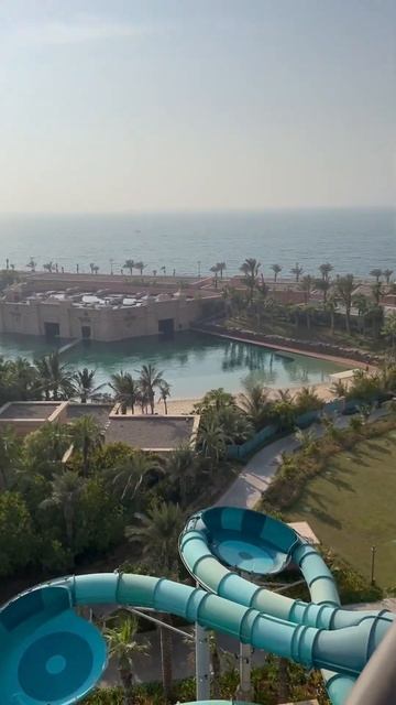 Аквапарк Aquaventure в отеле Atlantis The Palm в Дубае и вид на новый отель Atlantis The Royal 5 * смотреть онлайн