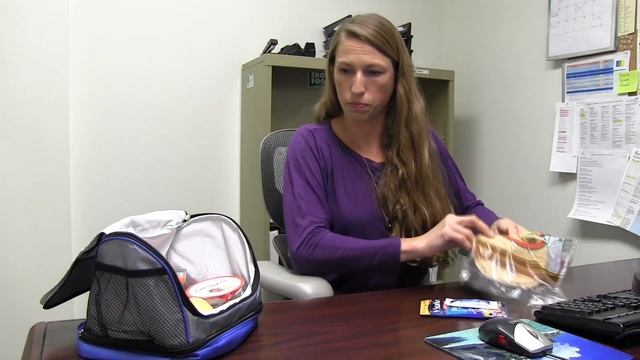 Live Well Tips: Nutritionist Shows How to Pack a Healthy Lunch смотреть онлайн