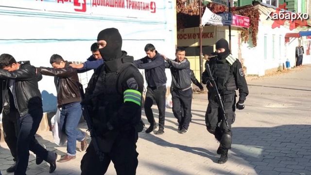 Дар шаҳри Тула муҳоҷиронро ба қатор рост намуданд смотреть онлайн