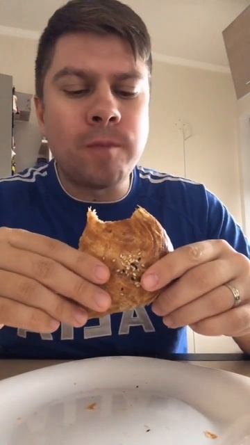 Ем Самсу 🥐 #еда #обзор #самса #чай смотреть онлайн
