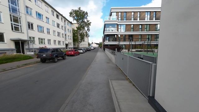 Катаюсь на велосипеде. Кафе-пекарня PATAREIN в модном районе Каларанна в Таллинне. Велосипед и кофе смотреть онлайн