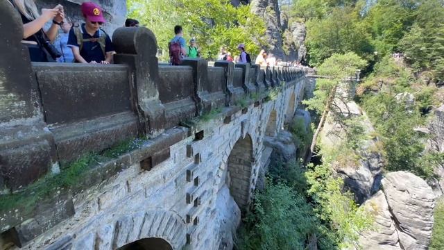 VLOG 🇩🇪Завтрак в отеле/Прогулка по древнему мосту/Вот это виды/Кафэ/Ужин в ресторане смотреть онлайн