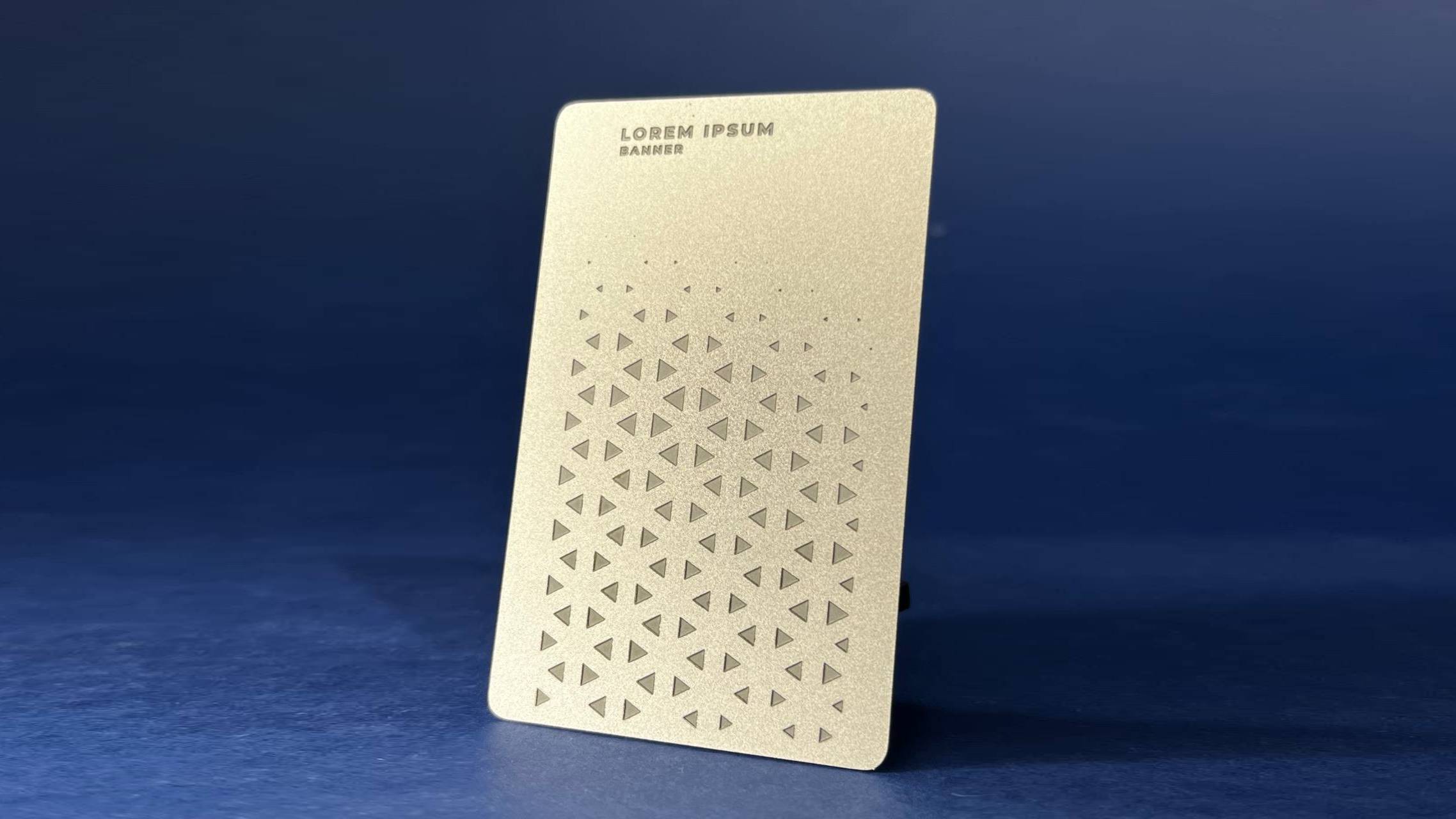 Металлическая карта с глубокой гравировкой