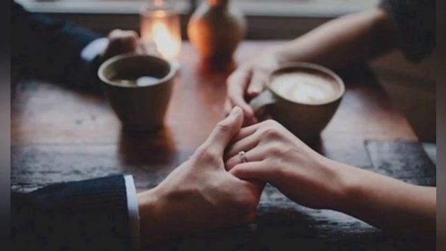 "Осінь і кава"( музика і слова Зоряни Мартин). Виконує вокальний ансамбль "ICE CREAM". смотреть онлайн