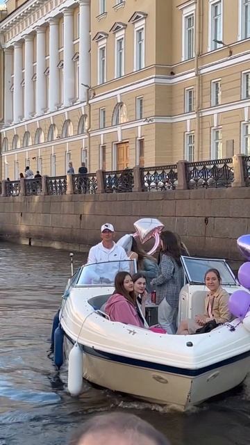 Вот как оказывается проходят девичники в Питере😎😎😎👍🏿👍🏿 #shorts #shortvideo #питер #девичник смотреть онлайн