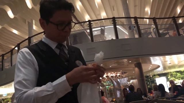 Symphony of the seas. Официант Нелсон. Ресторан Solaris смотреть онлайн