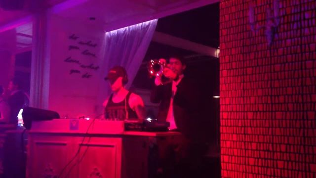 трубач SilverT Live @ Follow Me Cafe смотреть онлайн