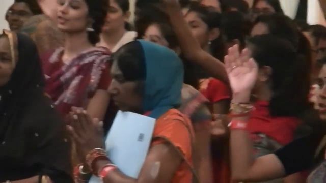HKC 2016 - Day 1 - HG Kripa Prb Kirtan (Gaura Arati) смотреть онлайн
