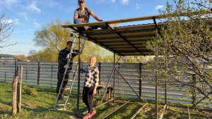 ВСПАХАЛИ ОГОРОД/ПОСАДИЛИ РЯБИНЫ ВДОЛЬ ЗАБОРА/ ПОКРЫЛИ КРЫШУ ВОЛЬЕРА/ НАПЕКЛИ КУЛИЧЕЙ К ПАСХЕ