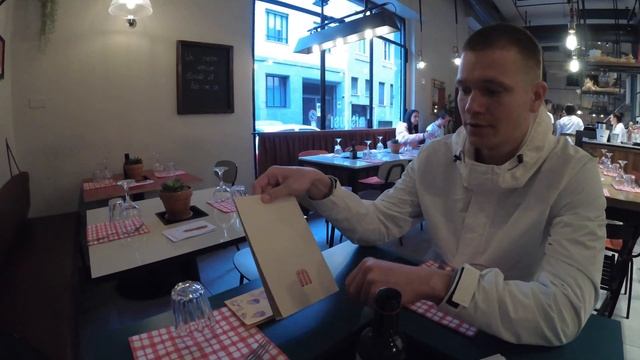 В Италии обед строго по расписанию - Паста Милан 4k смотреть онлайн
