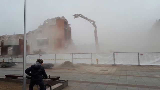 Снос гостиницы в Висагинасе 26.03.2018 смотреть онлайн