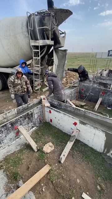 заливка фундамента смотреть онлайн