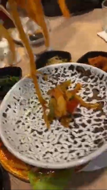 Блюдо для компании в ресторане Кимчи смотреть онлайн