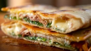 Итальянская лепешка с начинкой