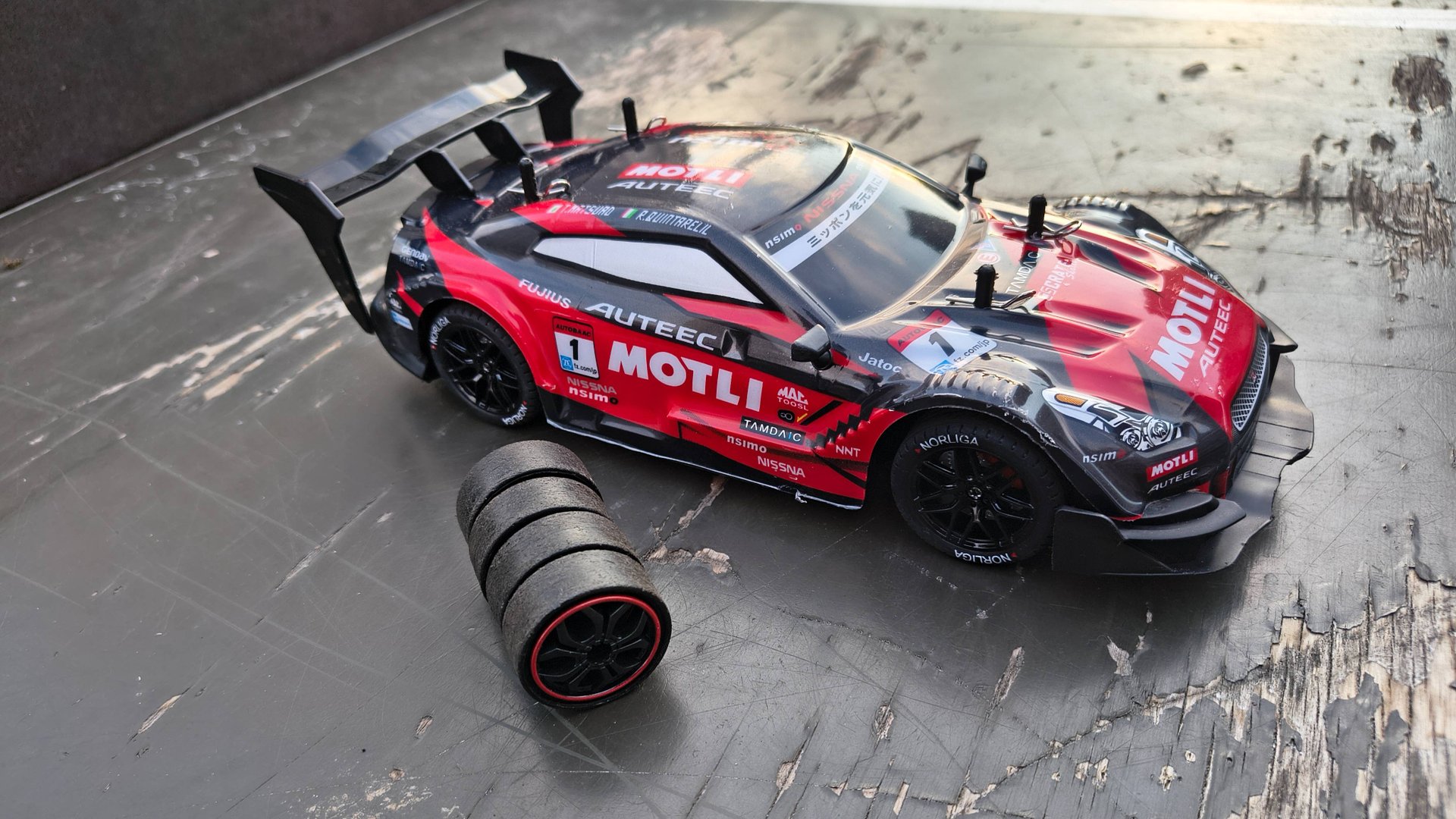 Распаковка и тест полноприводной дрифт машинки на пульте управления. Nissan GT смотреть онлайн