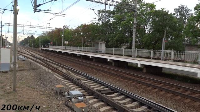 Поезд очень быстро мчится (4к-видео) смотреть онлайн