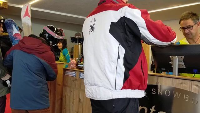 Магазин и прокат лыжного инвентаря. Kabinenbahn Berbahn. смотреть онлайн