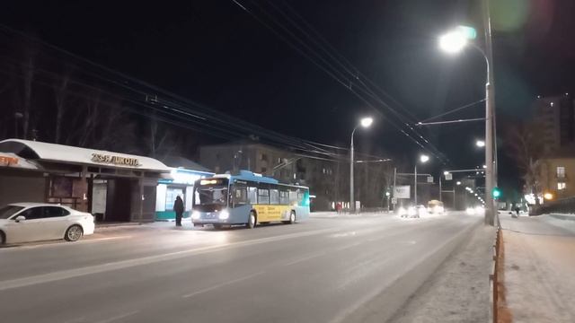 Троллейбус ВМЗ-5298.01 "Авангард" [№330] по 000 маршруту. Следует в парк смотреть онлайн