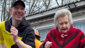 🤩🎉Любовь к танцам объединяет сердца в парке Сокольники💃🕺 #танцы #сокольники #танцплощадка