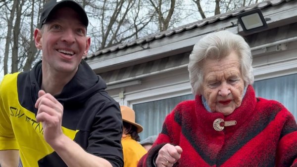 🤩🎉Любовь к танцам объединяет сердца в парке Сокольники💃🕺 #танцы #сокольники #танцплощадка