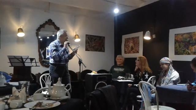 Тимофей Рагулин читает свои стихи. смотреть онлайн