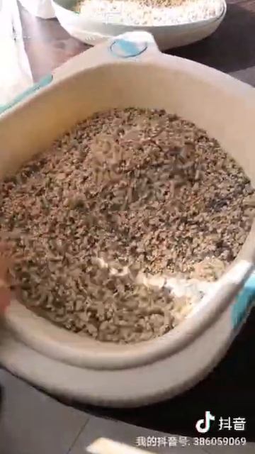 Cracked Cat Litter with charcoal смотреть онлайн