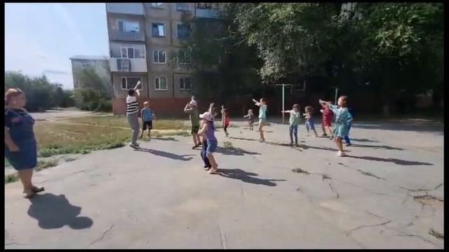 Работа передвижного дворового лагеря "Город добрых соседей" смотреть онлайн