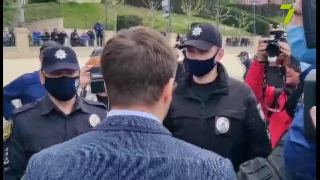 Активисты в третий раз пришли демонтировать сваи на пляже «Золотой берег» смотреть онлайн