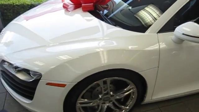 White Audi R8 (Christmas Special) смотреть онлайн