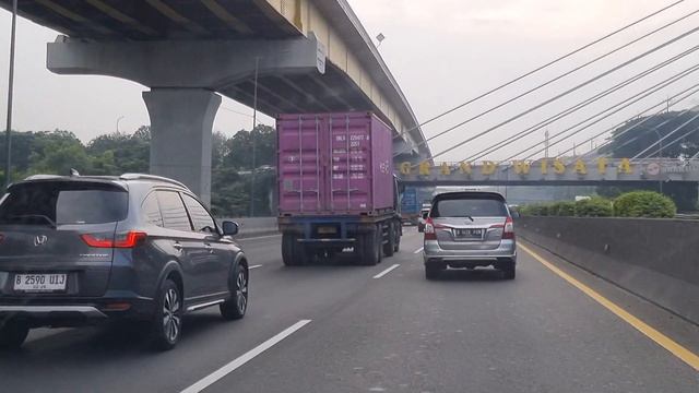 BISNIS JALAN TOL BIKIN KAYA JUSUF HAMKA Tiap hari kita bayar tiket jalan tolnya | @harihariwalk_ID смотреть онлайн
